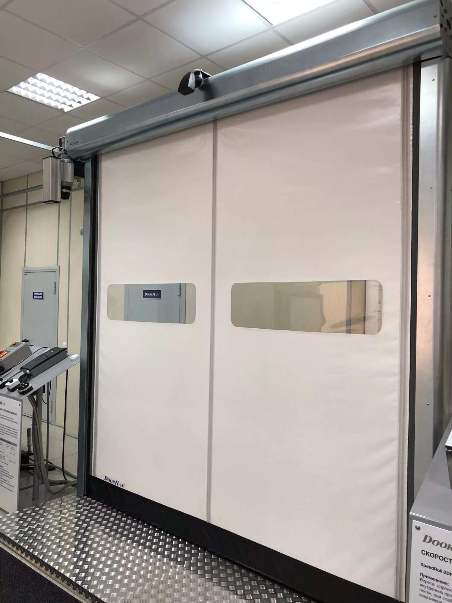 Скоростные рулонные ПВХ-ворота серии SpeedRoll SDI-SDO